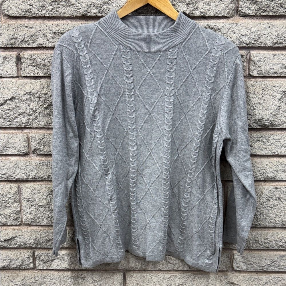 Elegant Gray Diamond Knit Sweater